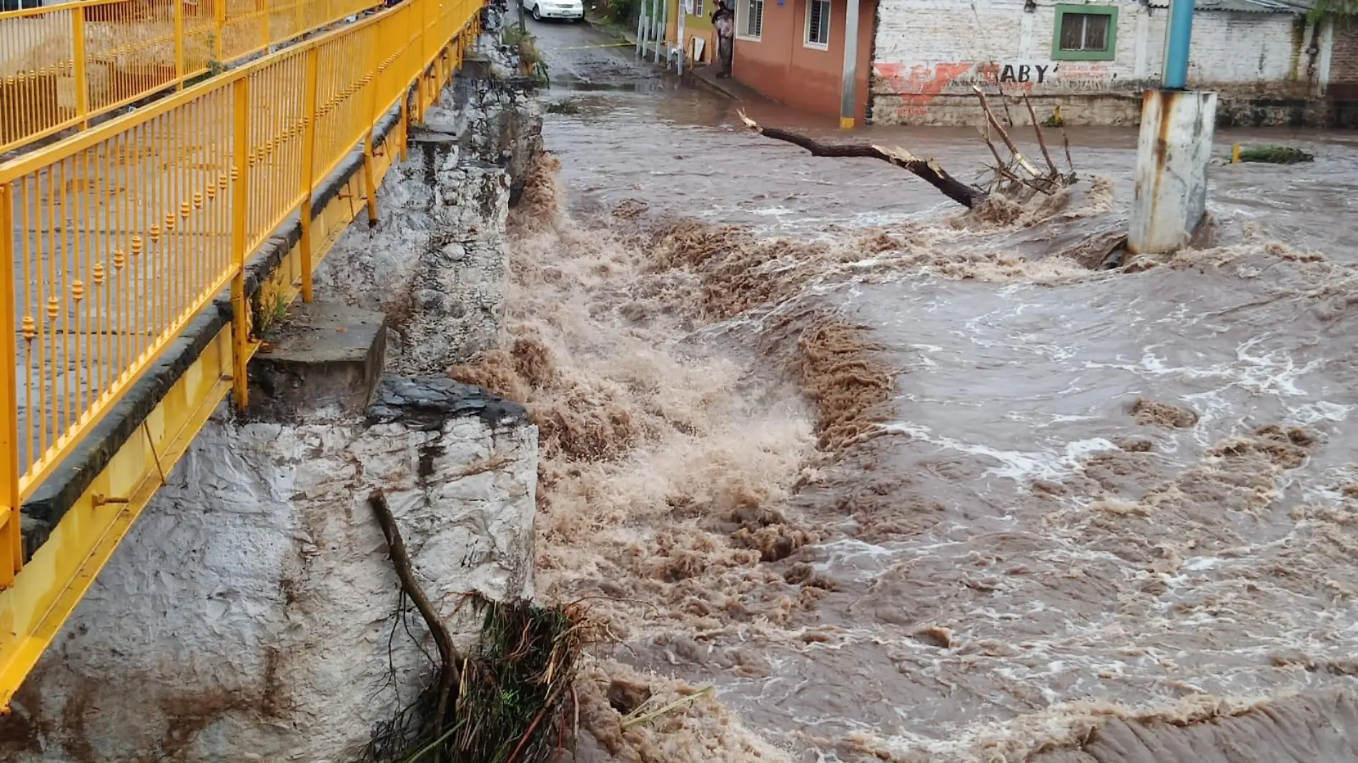 desbordamiento canal Tizapan